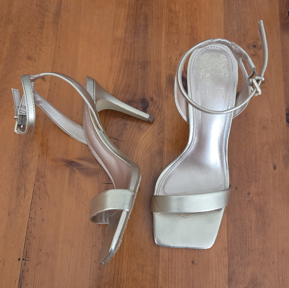 Vince Camuto Women's Saprenda Heeled Sandal Gold Strappy Ankle Square Toe Size 7